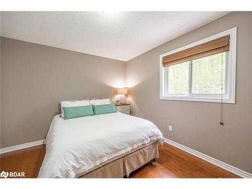 31 Crimson Ridge Road, Barrie, ON - Indoor Photo Showing Bedroom