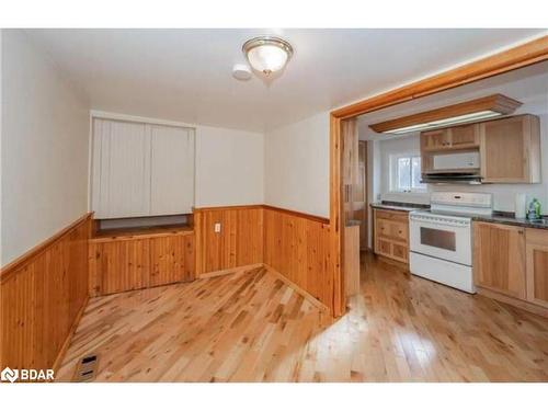 3353 Muskoka Street, Severn Twp, ON - Indoor Photo Showing Kitchen