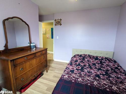 2100 Killarney Beach Road, Churchill, ON - Indoor Photo Showing Bedroom