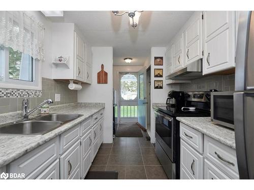 5 Fir Court, Innisfil, ON - Indoor Photo Showing Kitchen With Double Sink