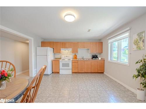 11 White Pine Place, Barrie, ON - Indoor Photo Showing Kitchen