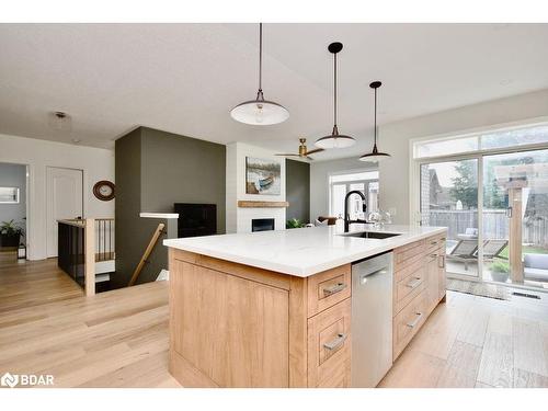 45 Bayshore Boulevard, Barrie, ON - Indoor Photo Showing Kitchen With Upgraded Kitchen