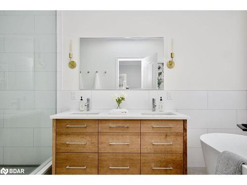 45 Bayshore Boulevard, Barrie, ON - Indoor Photo Showing Bathroom