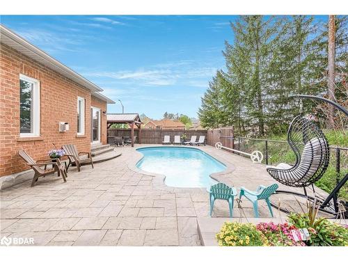 2 Purt Court, Barrie, ON - Outdoor With In Ground Pool
