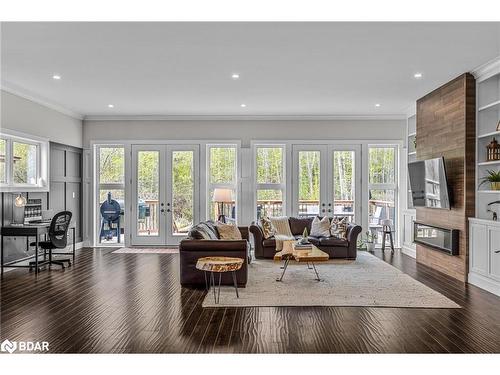 475 Bay Street, Orillia, ON - Indoor Photo Showing Living Room