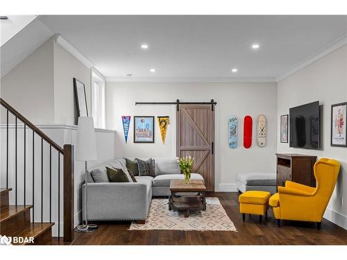 475 Bay Street, Orillia, ON - Indoor Photo Showing Living Room
