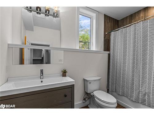 475 Bay Street, Orillia, ON - Indoor Photo Showing Bathroom