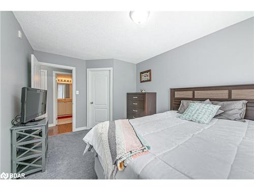11-43 Coulter Street, Barrie, ON - Indoor Photo Showing Bedroom