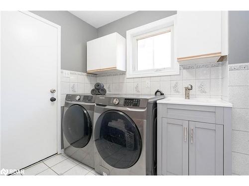 11 Cityview Circle, Barrie, ON - Indoor Photo Showing Laundry Room