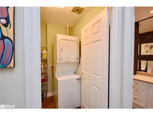 1110-6 Toronto Street, Barrie, ON - Indoor Photo Showing Laundry Room