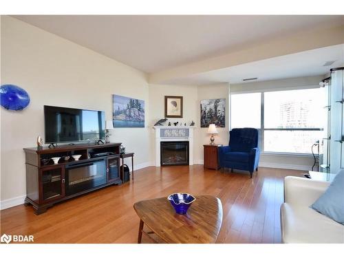 1110-6 Toronto Street, Barrie, ON - Indoor Photo Showing Living Room