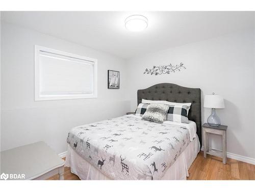282 Robins Point Road, Tay, ON - Indoor Photo Showing Bedroom