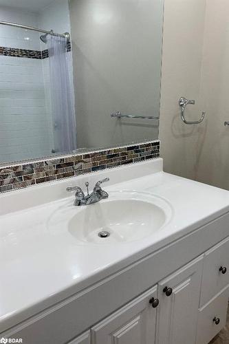4 Marjoy Avenue, Barrie, ON - Indoor Photo Showing Bathroom