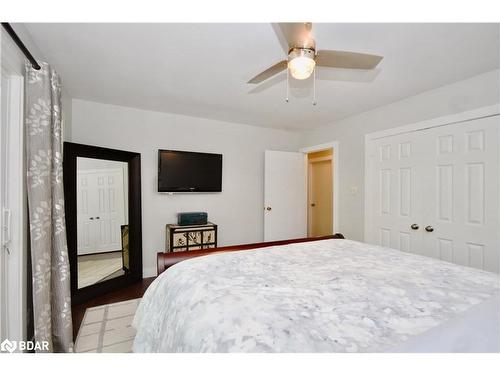 19 Shirley Avenue, Barrie, ON - Indoor Photo Showing Bedroom