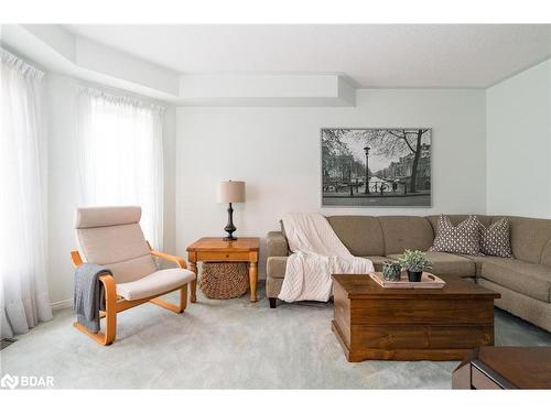 78 Brown Street, Barrie, ON - Indoor Photo Showing Living Room