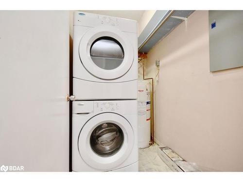 103-25 Meadow Lane, Barrie, ON - Indoor Photo Showing Laundry Room