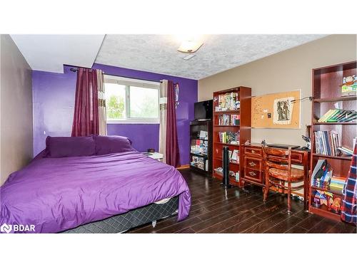 195 Little Avenue, Barrie, ON - Indoor Photo Showing Bedroom
