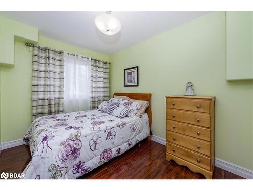 233 Bayshore Road, Innisfil, ON - Indoor Photo Showing Bedroom