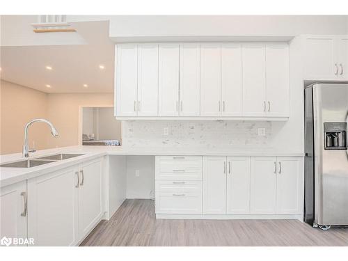 3940 Alcina Avenue, Innisfil, ON - Indoor Photo Showing Kitchen With Double Sink