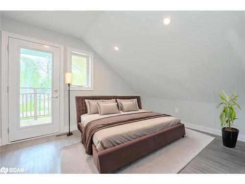 3940 Alcina Avenue, Innisfil, ON - Indoor Photo Showing Bedroom