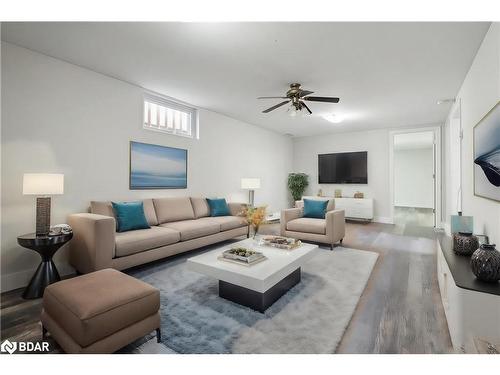 42 Prospect Street, Bowmanville, ON - Indoor Photo Showing Living Room