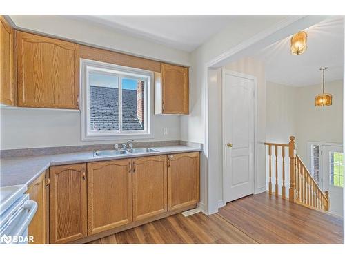 173 Simcoe Street, Bradford West Gwillimbury, ON - Indoor Photo Showing Kitchen With Double Sink