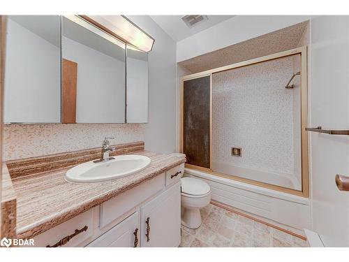 185 Lakeshore Road W, Oro-Medonte, ON - Indoor Photo Showing Bathroom