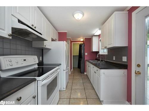 1 Elm Court, Innisfil, ON - Indoor Photo Showing Kitchen