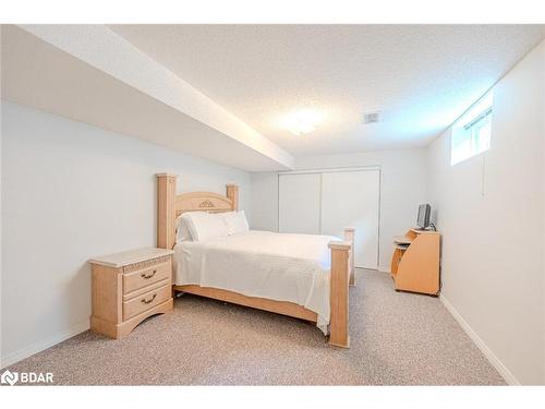 119 Hanmer Street W, Barrie, ON - Indoor Photo Showing Bedroom