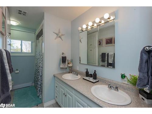 10 Knox Court, North Bay, ON - Indoor Photo Showing Bathroom
