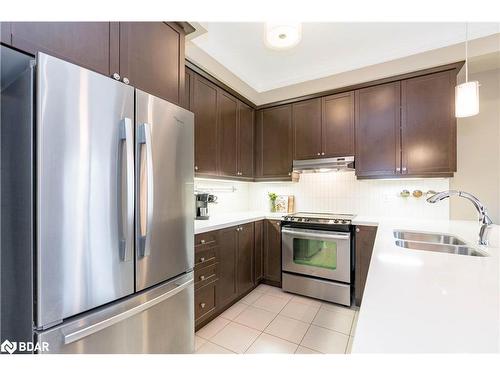 4 Snelgrove Crescent, Barrie, ON - Indoor Photo Showing Kitchen With Double Sink