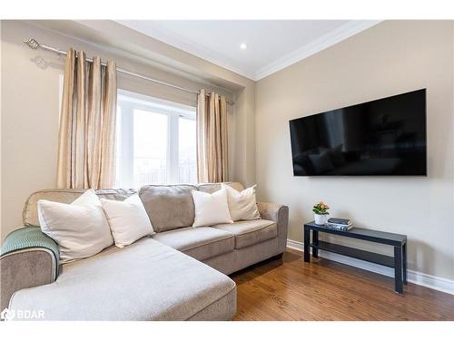 4 Snelgrove Crescent, Barrie, ON - Indoor Photo Showing Living Room
