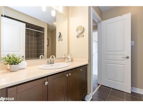 4 Snelgrove Crescent, Barrie, ON - Indoor Photo Showing Bathroom