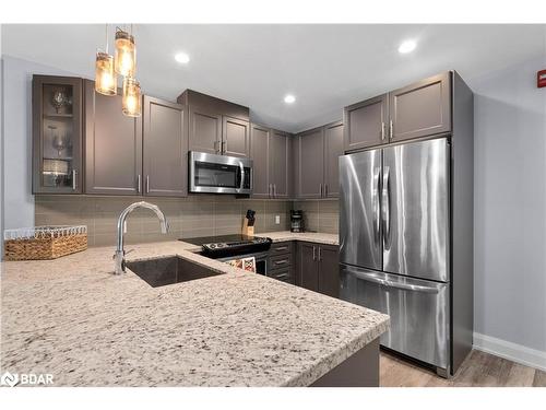 G01-80 Horseshoe Boulevard, Oro-Medonte, ON - Indoor Photo Showing Kitchen With Upgraded Kitchen