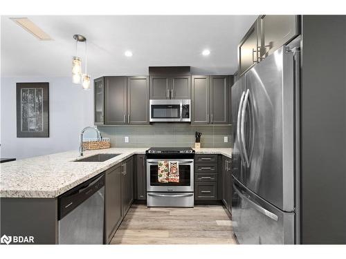 G01-80 Horseshoe Boulevard, Oro-Medonte, ON - Indoor Photo Showing Kitchen With Upgraded Kitchen