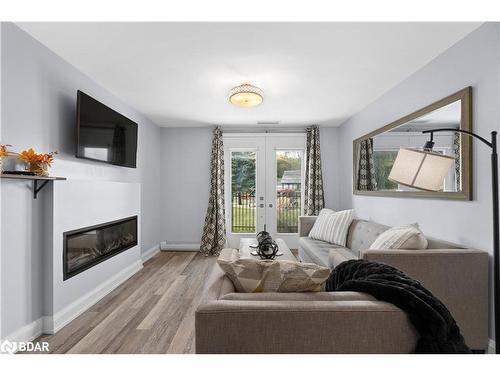 G01-80 Horseshoe Boulevard, Oro-Medonte, ON - Indoor Photo Showing Living Room With Fireplace