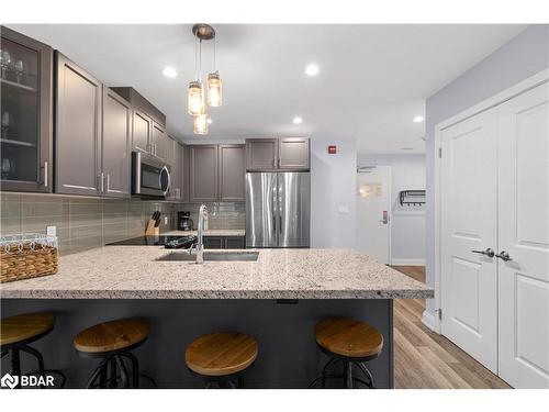 G01-80 Horseshoe Boulevard, Oro-Medonte, ON - Indoor Photo Showing Kitchen With Upgraded Kitchen