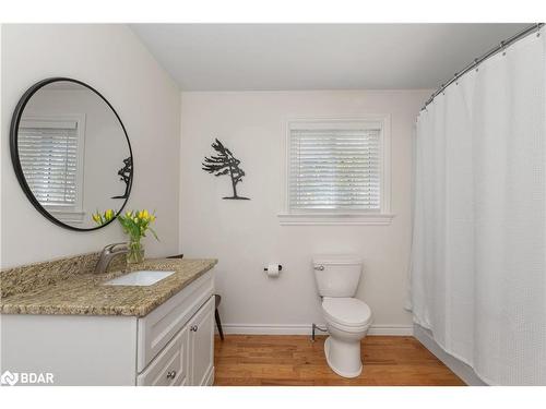 15 Pratt Road, Barrie, ON - Indoor Photo Showing Bathroom