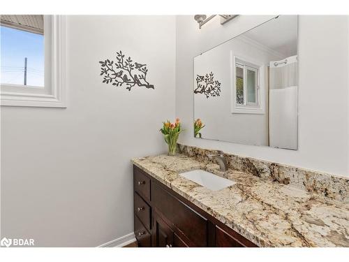 15 Pratt Road, Barrie, ON - Indoor Photo Showing Bathroom