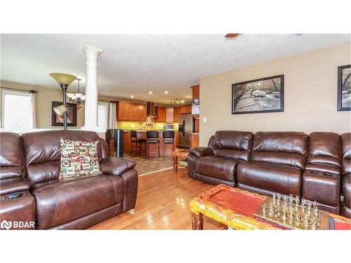 22 Graihawk Drive, Barrie, ON - Indoor Photo Showing Living Room