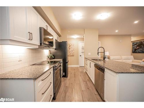 617-4 Spice Way Way, Barrie, ON - Indoor Photo Showing Kitchen With Double Sink With Upgraded Kitchen