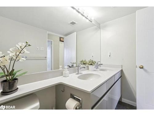 1703-75 Ellen Street, Barrie, ON - Indoor Photo Showing Bathroom