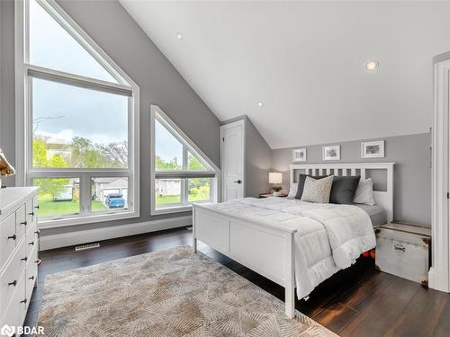 58 Marlow Circle, Springwater, ON - Indoor Photo Showing Bedroom