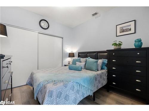 201-80 Marine Parade Drive, Etobicoke, ON - Indoor Photo Showing Bedroom