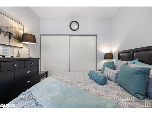 201-80 Marine Parade Drive, Etobicoke, ON - Indoor Photo Showing Bedroom