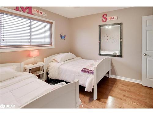89 Chieftain Crescent, Barrie, ON - Indoor Photo Showing Bedroom
