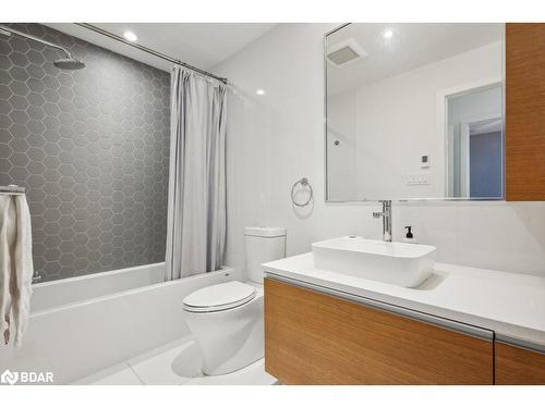 41 Carlyle Avenue, Ottawa, ON - Indoor Photo Showing Bathroom