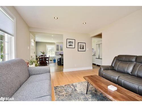 68 Drury Lane, Barrie, ON - Indoor Photo Showing Living Room
