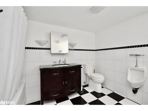 68 Drury Lane, Barrie, ON - Indoor Photo Showing Bathroom