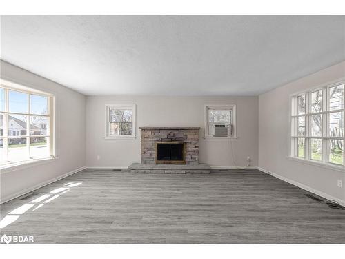 138 Peel Street, Barrie, ON - Indoor With Fireplace